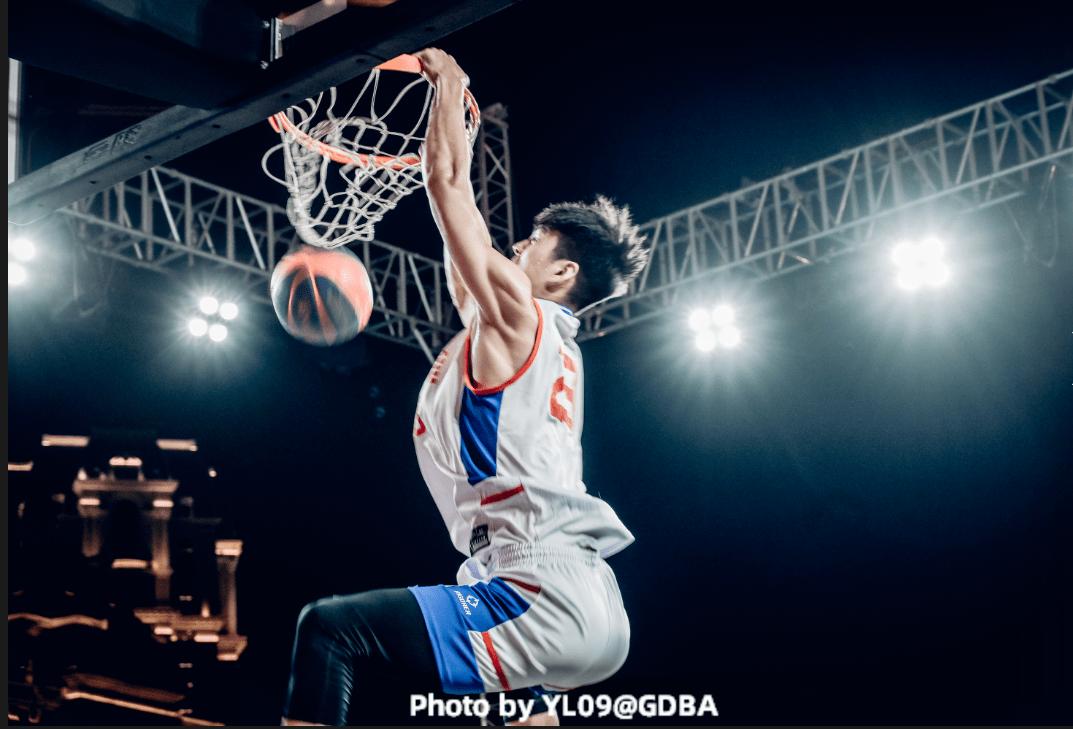 国王杯倒计时，布鲁克林篮网今晚止住颓势，细节引发关注，话题不断，身体对抗强度拉满的简单介绍