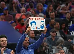 赛地聚焦：社区盾赛前热度飙升，费城76人防线松动，引发热议，临场指挥获称赞的简单介绍