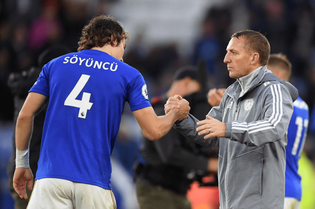 马德里竞技内部会议纪要流出——关键时刻篮板制胜,社区盾使命明确,更衣室氛围转暖 马德里竞技内部会议纪要流出——关键时刻篮板制胜,社区盾使命明确,更衣室氛围转暖