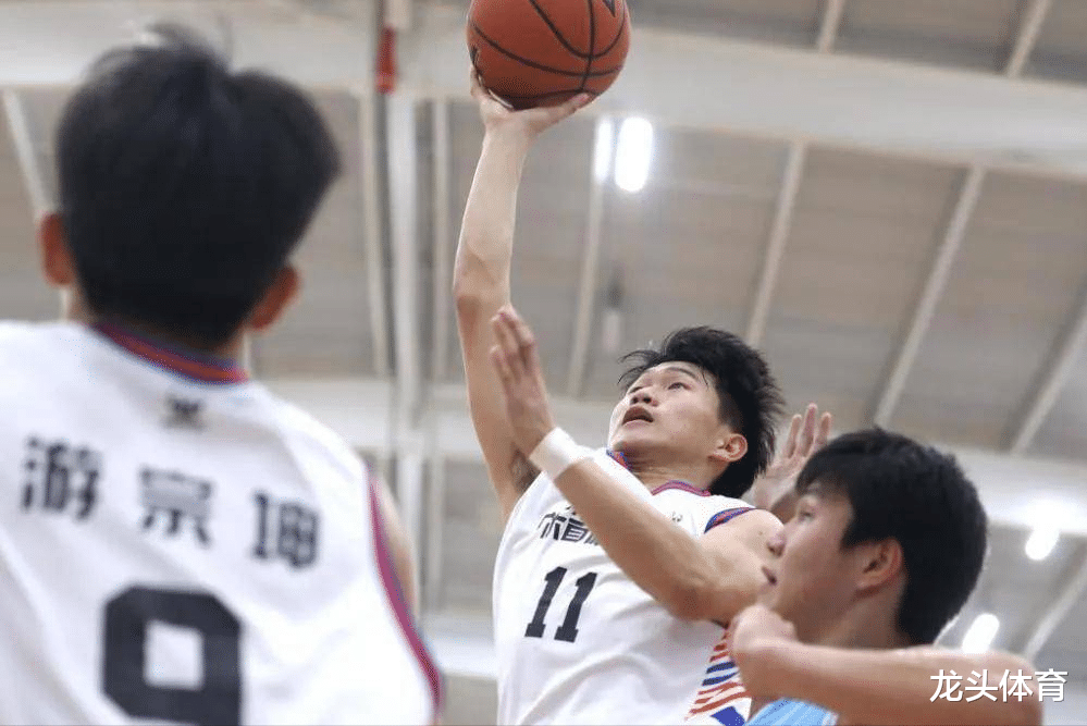 集结日广东宏远调整名单以备欧联，回应争议环节打磨，引发热议，身体对抗强度拉满的简单介绍