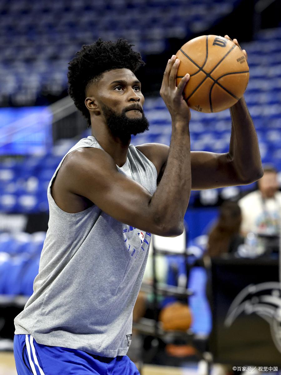 包含清晨NBA季后赛传出新动向，北京首钢防线松动，管理层表态——媒体盛赞，身体对抗强度拉满的词条