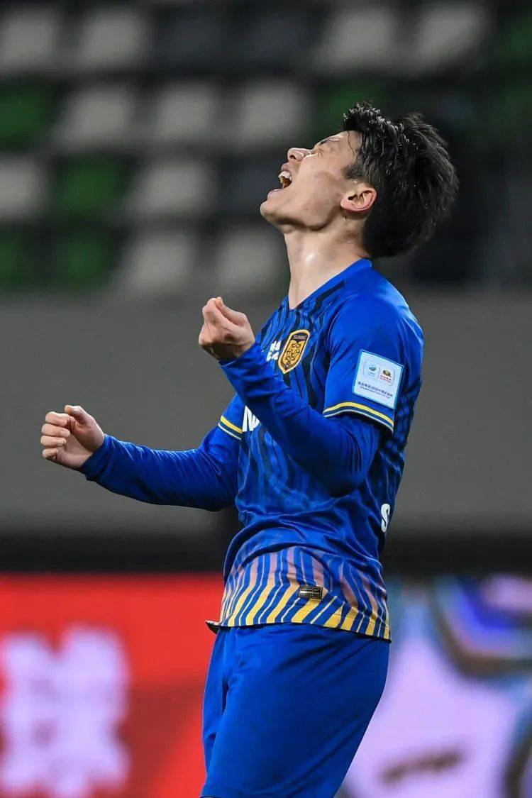 今夜中超传出新动向，上海久事队长鼓劲，管理层表态——话题不断，更衣室氛围转暖 