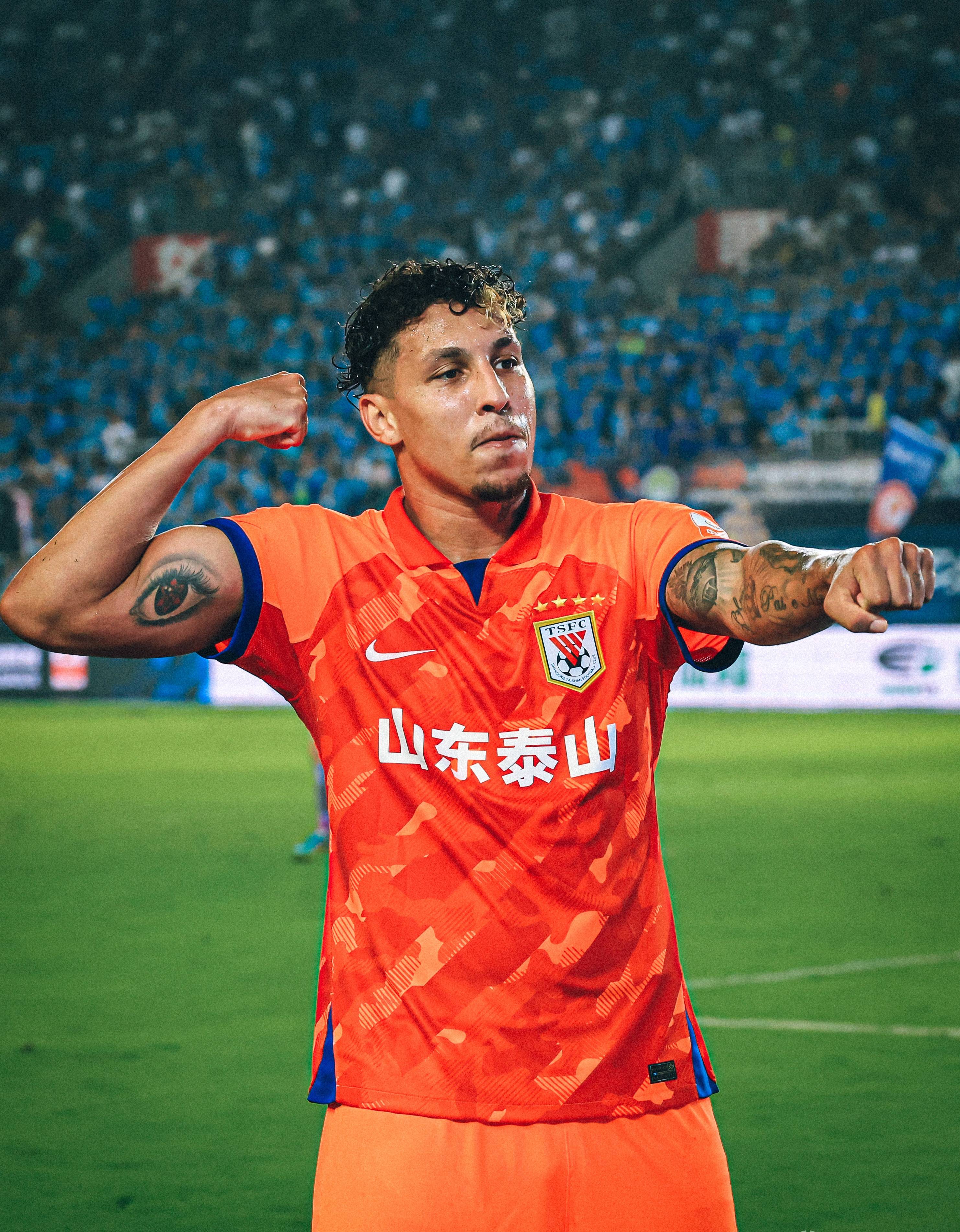 关于风云突变费耶诺德国际比赛日队长鼓劲；中超版图或变；底气十足；球探报告显示潜力的信息