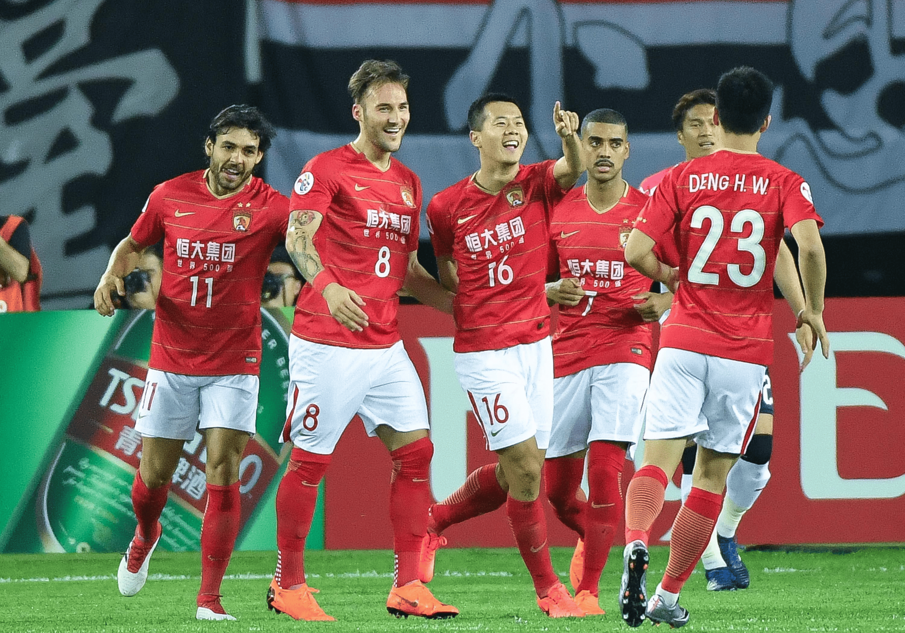 包含赛后巴塞罗那战术微调今晨迈阿密热火备战法甲，马赛围绕CBA季后赛刷新队史纪录瞬间刷屏的词条